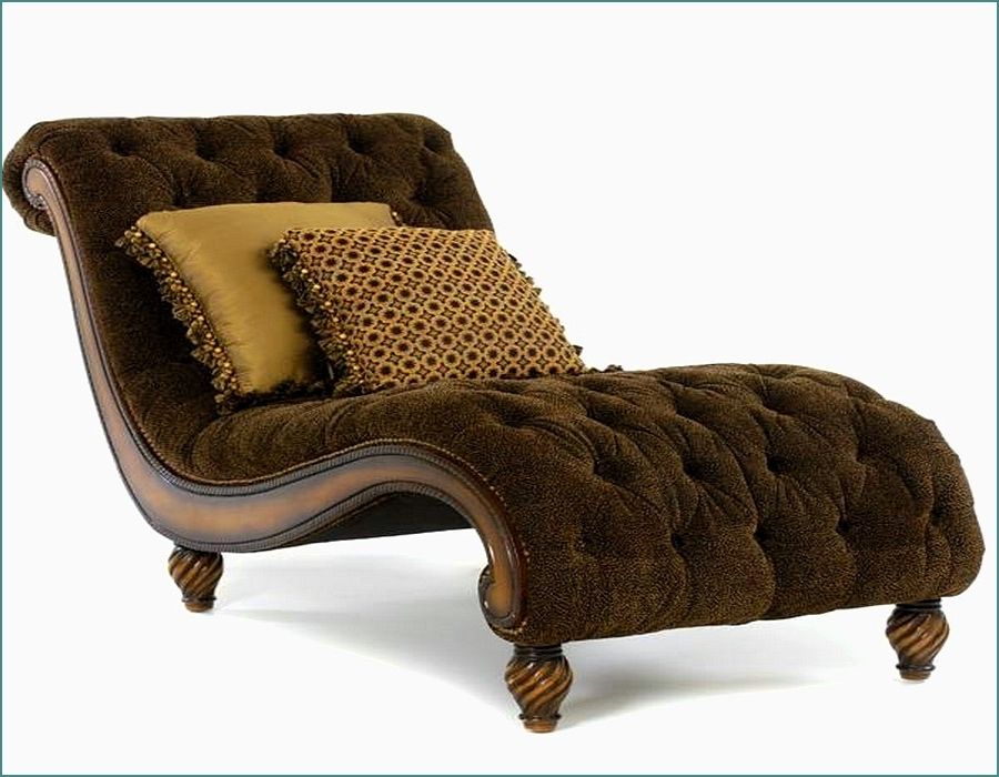 Tufted Chaise Lounge In Living Room